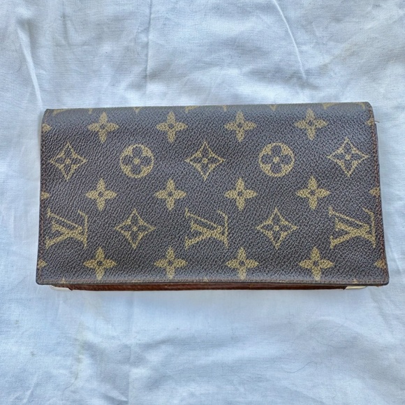 AUTHENTIC LV VINTAGE BILLFOLD - Picture 2 of 4